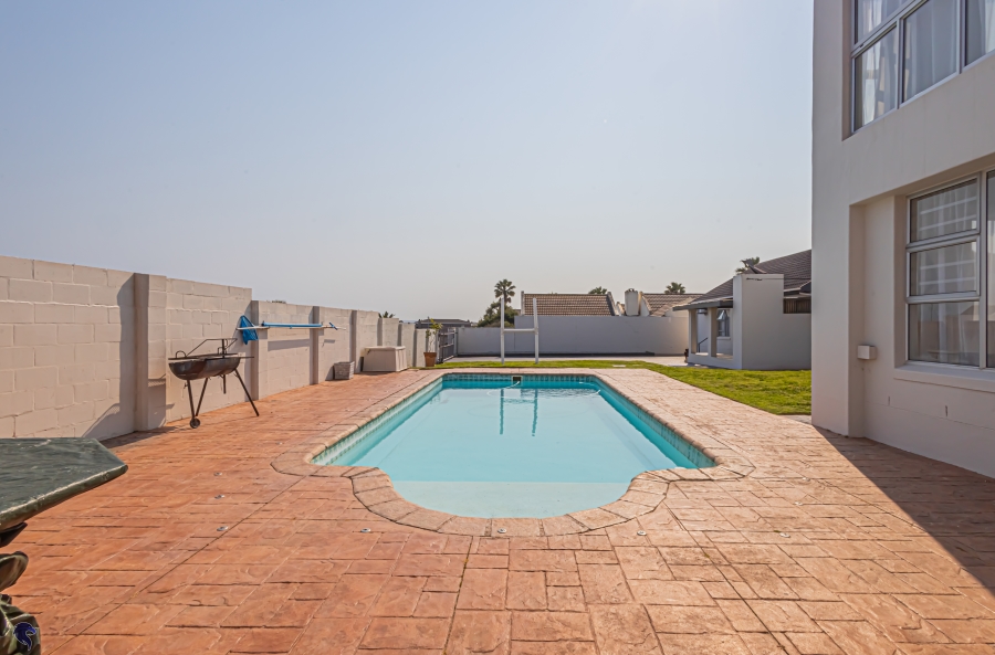 5 Bedroom Property for Sale in Country Club Western Cape